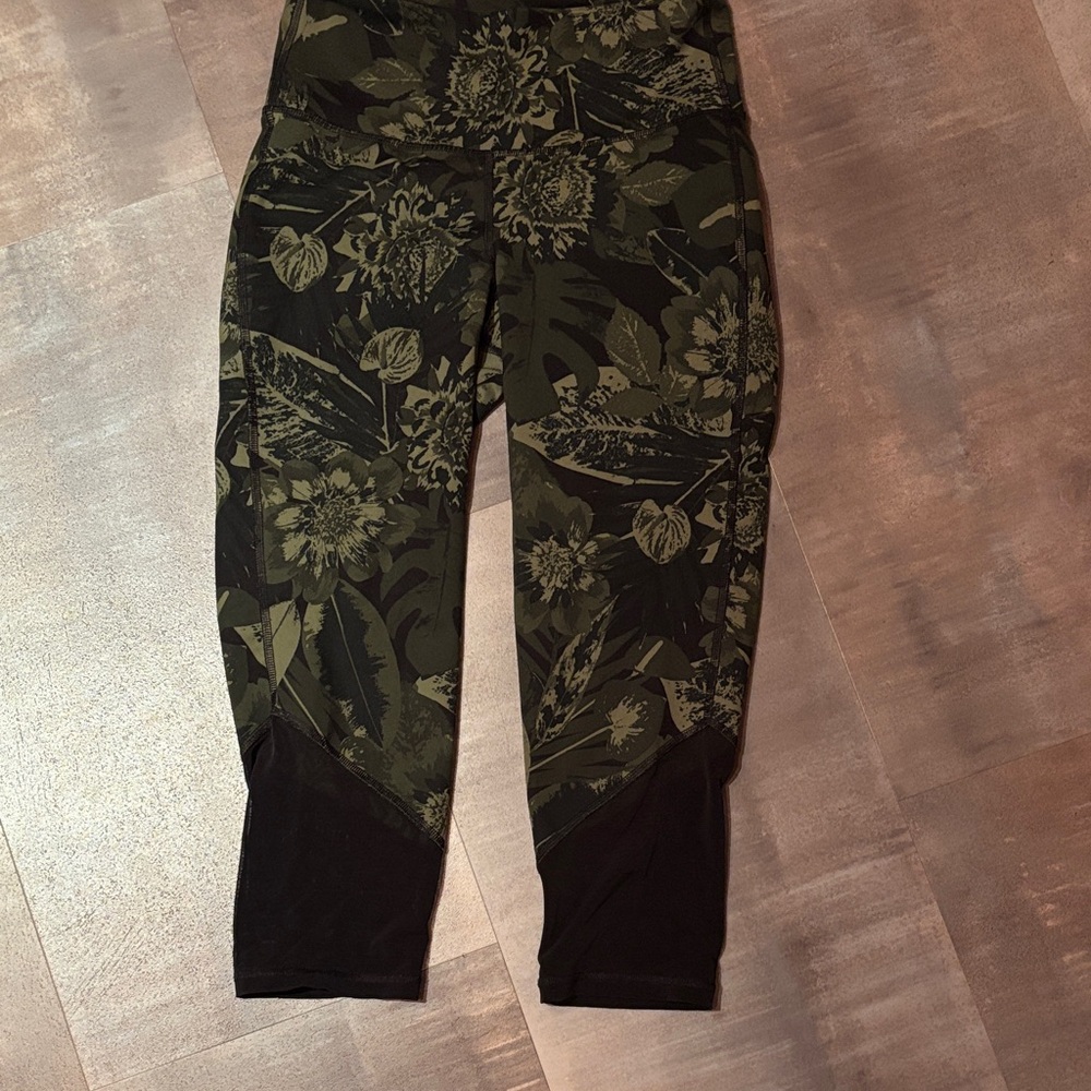 Old Navy Green Floral Leggings size medium